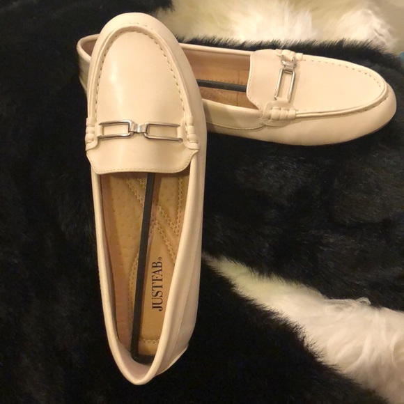 Cream Flats/Loafers - Picture 4 of 6